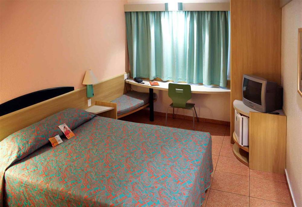 Ibis Macae Hotel Стая снимка
